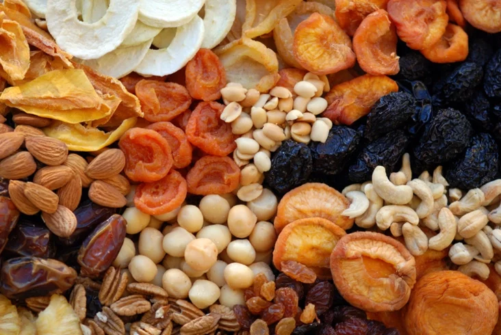 Suchafrukty i arechi Dried fruits and nuts Suchofrukty i oriechi