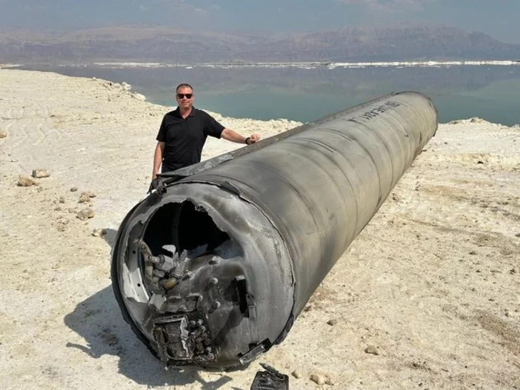 śbitaja iranskaja ballističieskaja rakieta na bieriehu Miertvoho moria downed Iranian ballistic missile on the shores of the Dead Sea źbitaja iranskaja balistyčnaja rakieta na bierazie Miortvaha mora