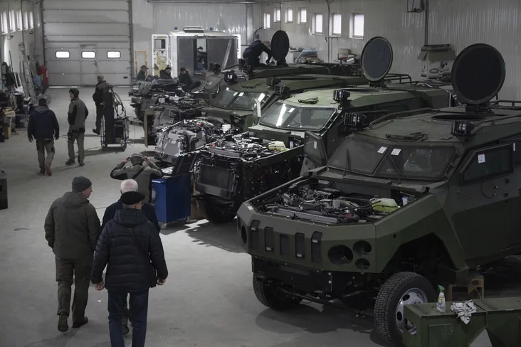 Бронетэхніка на заводзе ва Украіне Armored vehicles at a factory in Ukraine Бронетехника на заводе в Украине 