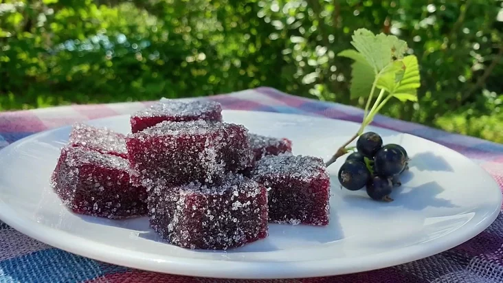 Black currant marmalade Мармелад з чорных парэчак Мармелад из черной смородины 