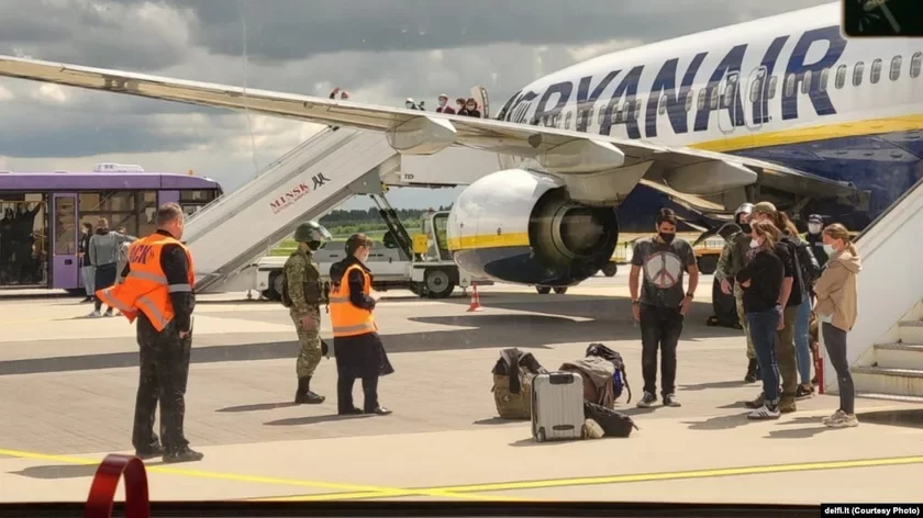 Pasadžany ŭ Miensku samalot Ryanair. Fota: delfi.lt