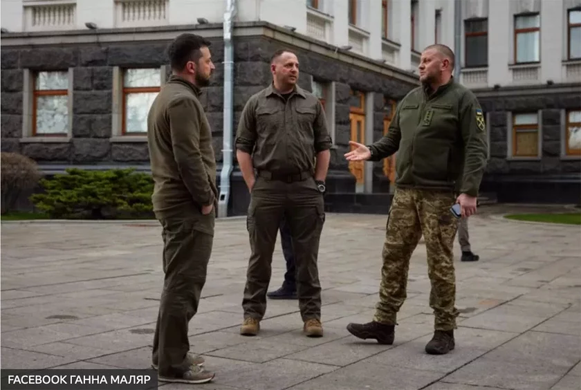 Владимир Зеленский, глава Офиса президента Андрей Ермак и Валерий Залужный в центре Киева. Фото из фейсбука Анны Маляр