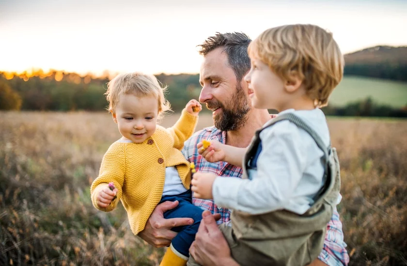 Бацька з дзецьмі Father with children Отец с детьми