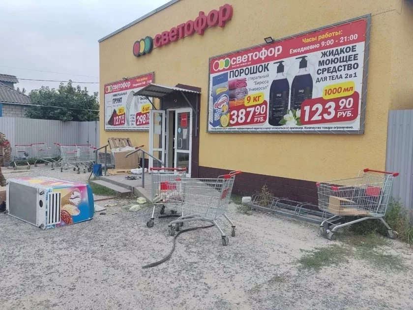 Rośsijskije vojennyje ohrabili jeŝie odin mahazin v Hłuškovie Russian soldiers robbed another shop in Glushkov Rasijskija vajennyja abrabavali jašče adzin mahazin u Hłuškovie 